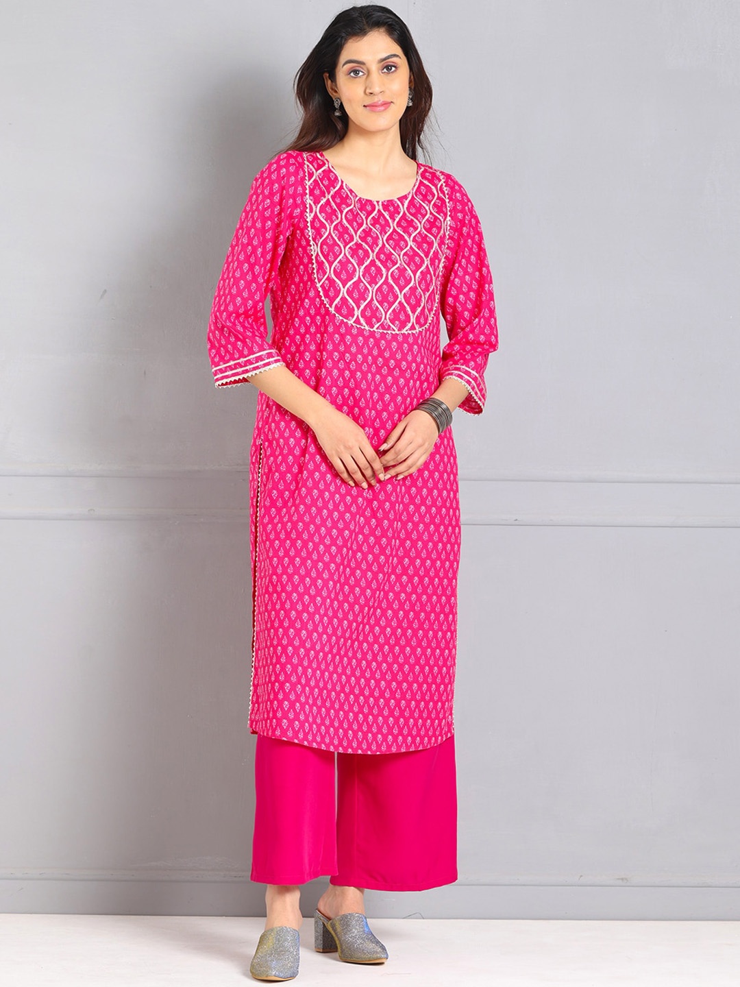 SHAYE Women Geometric Mirror Work Kurta, Magenta