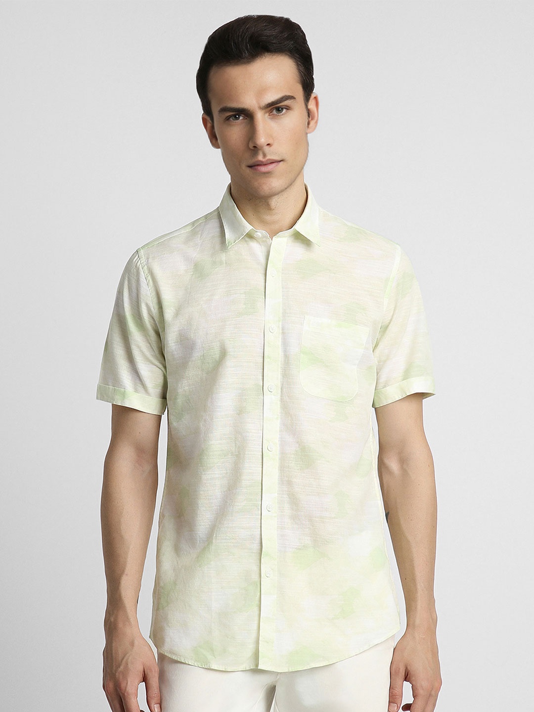 

Peter England Casuals Slim Fit Abstract Printed Pure Cotton Casual Shirt, Green