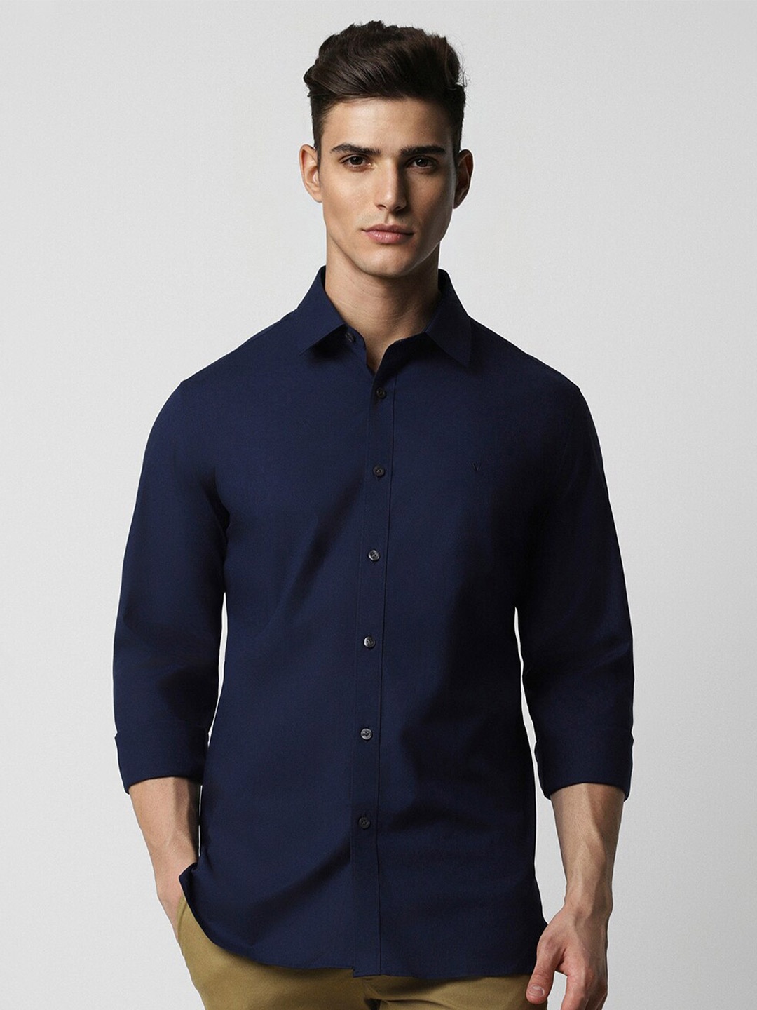 

Van Heusen Sport Slim Fit Spread Collar Casual Shirt, Navy blue