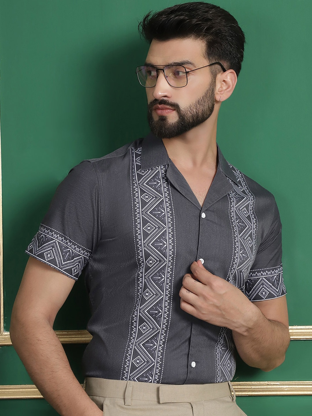 

Indian Needle Spread Collar Short Sleeve Classic Geometric Print Regular Fit Formal Shirt, Grey