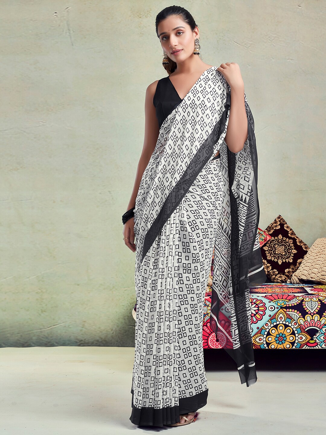 

KALINI Geometric Printed Arani Saree, White