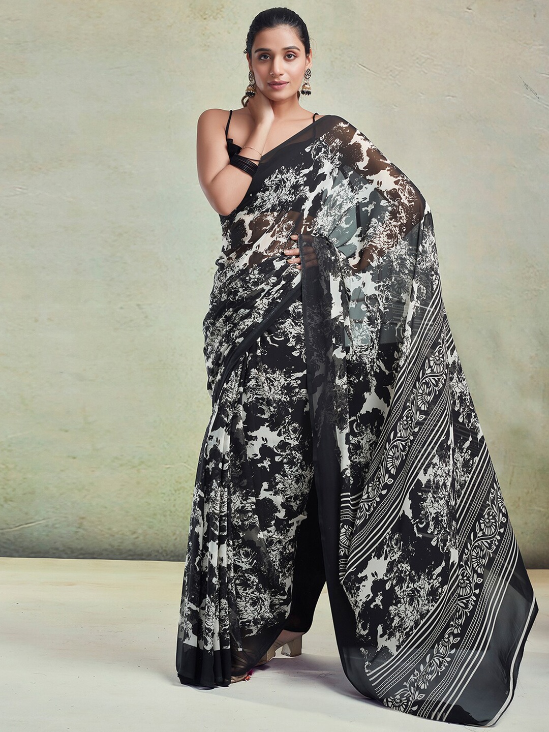 

KALINI Floral Printed Arani Saree, Off white