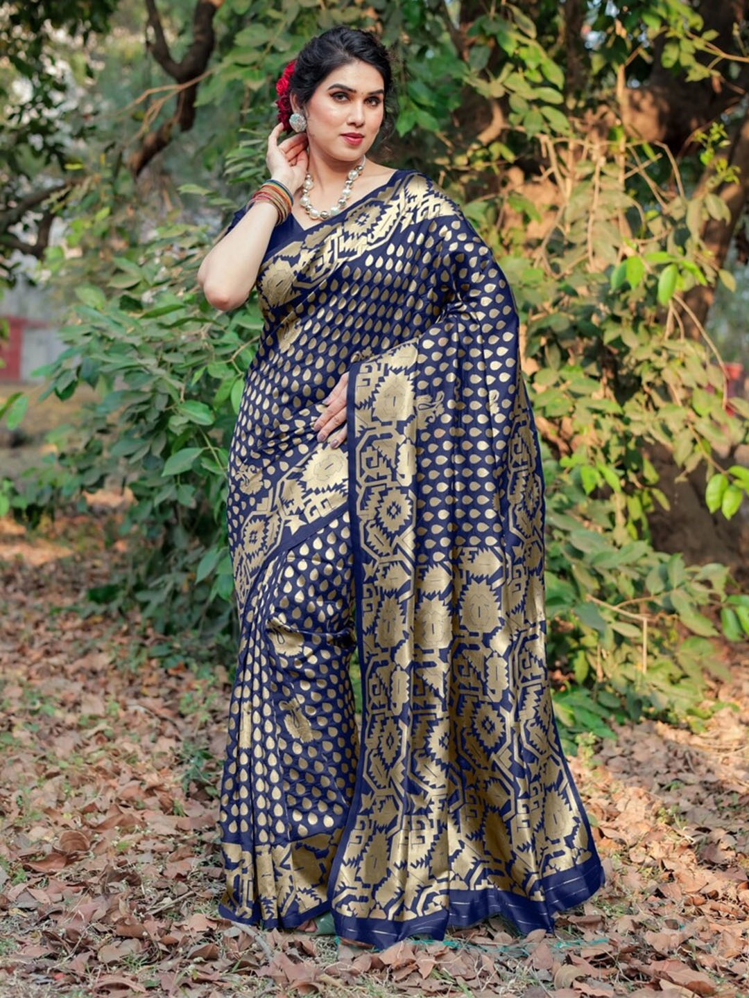 

KALINI Ethnic Motifs Woven Design Zari Banarasi Saree, Navy blue