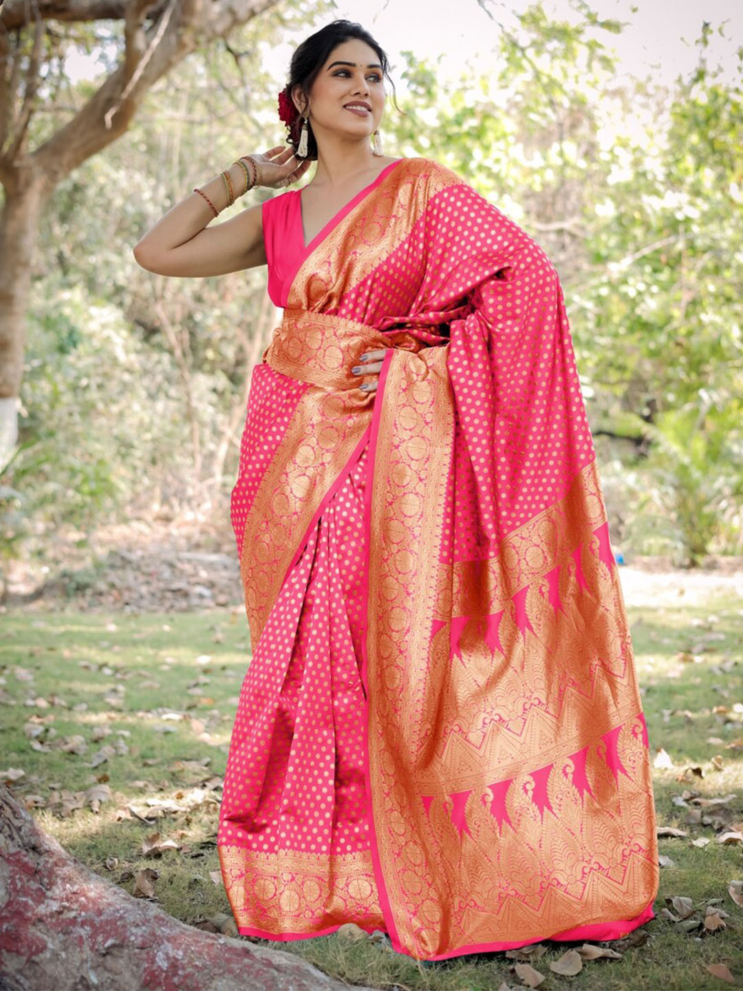 

KALINI Ethnic Motifs Woven Design Zari Banarasi Saree, Peach
