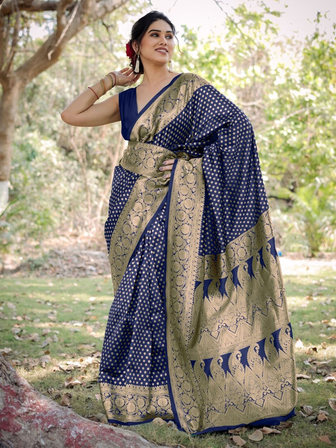 

KALINI Ethnic Motifs Woven Design Zari Banarasi Saree, Navy blue