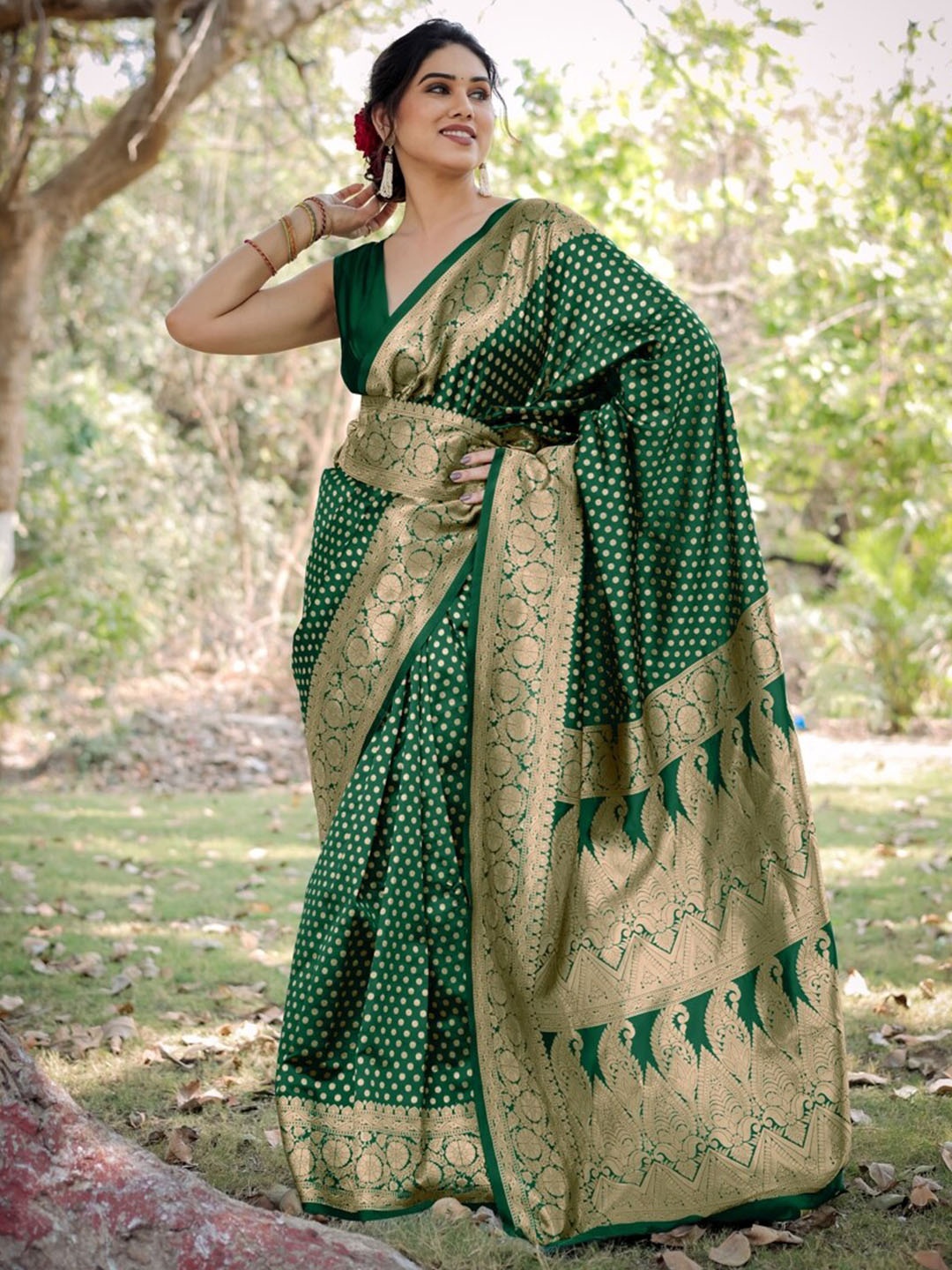 

KALINI Ethnic Motifs Woven Design Zari Banarasi Saree, Green