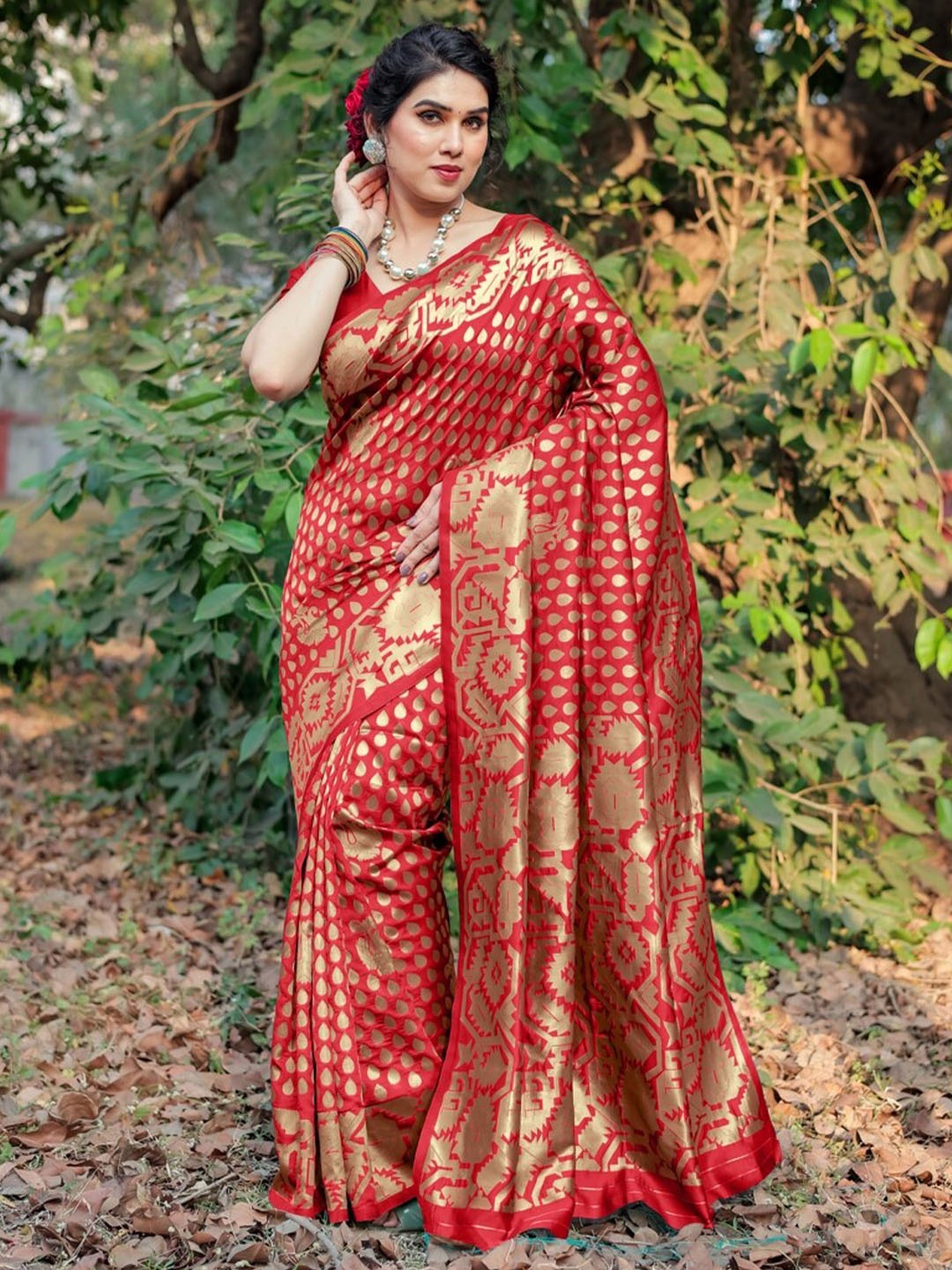 

KALINI Floral Woven Design Zari Banarasi Saree, Red