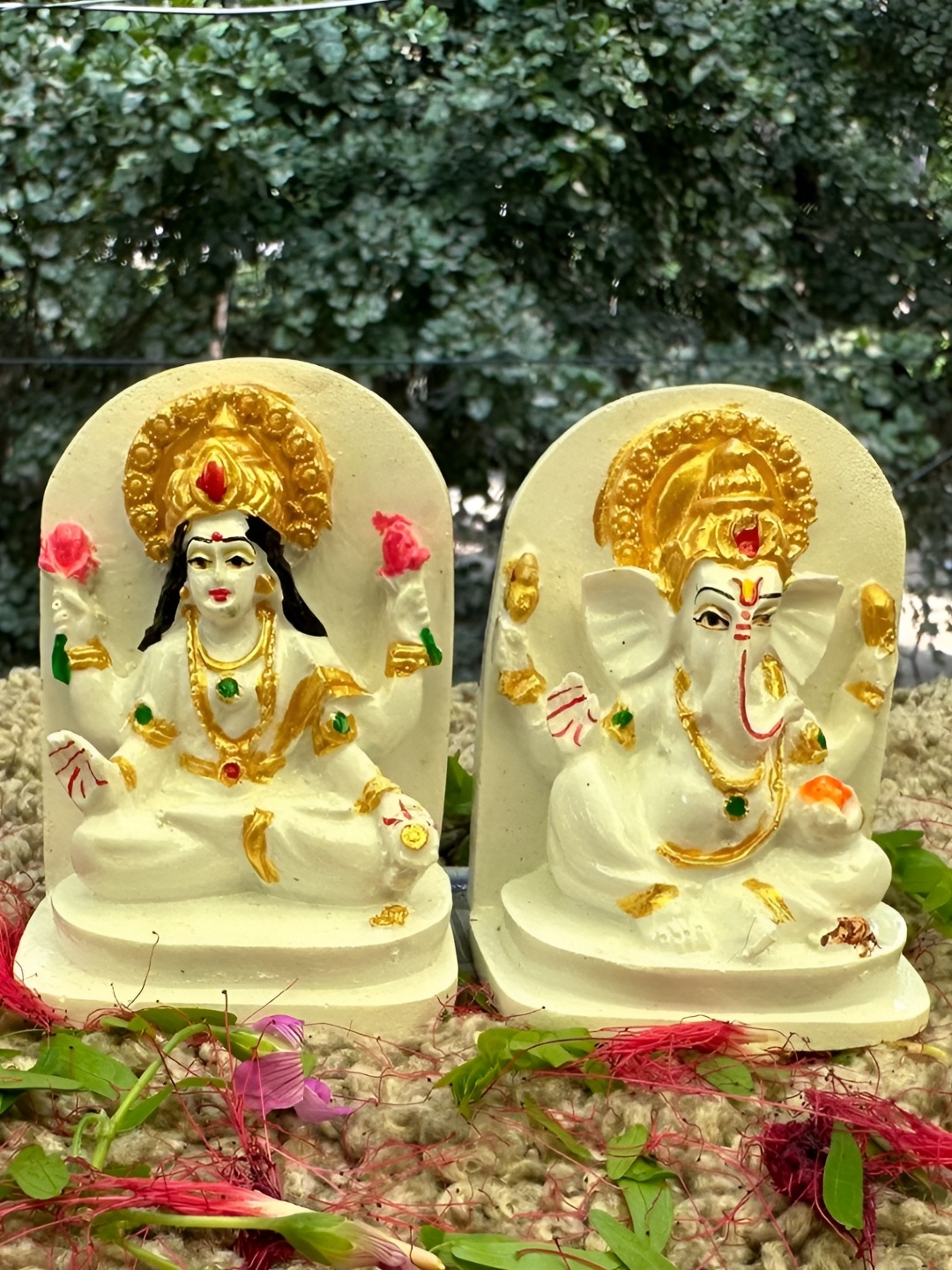 

Gallery99 White & Red 2 Pieces Religious Idol Showpiece