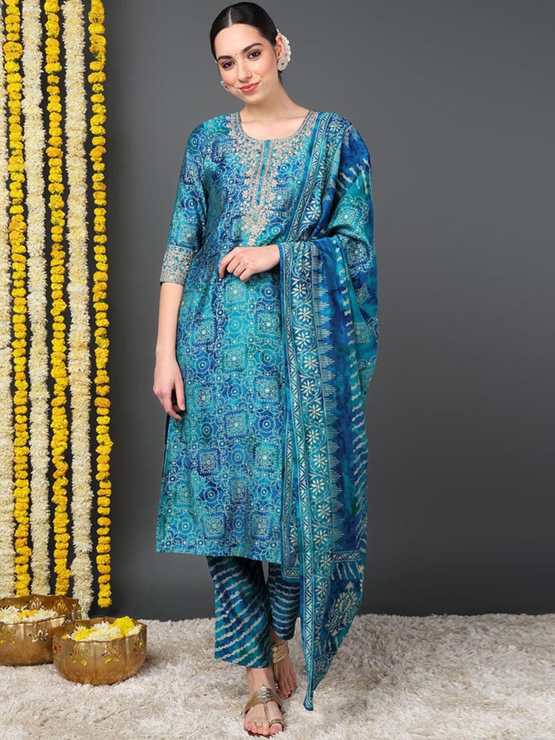 

AHIKA Ethnic Motifs Printed Regular Straight Kurta With Trousers & Dupatta, Teal