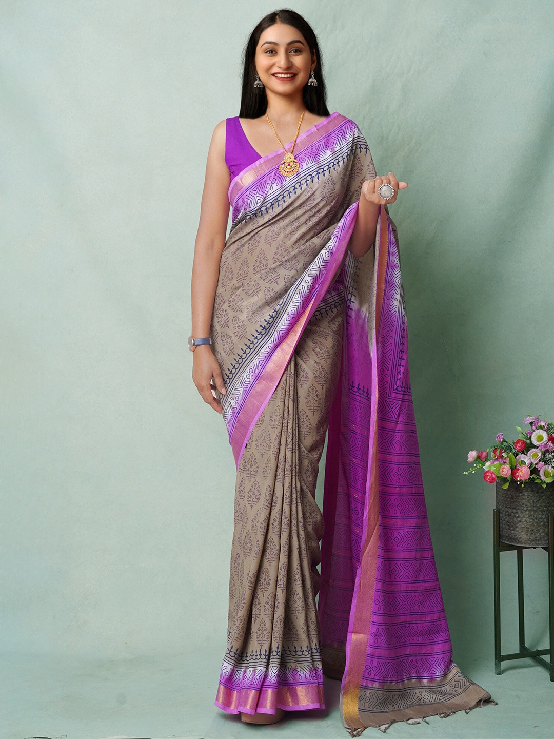 

Unnati Silks Floral Zari Silk Mangalagiri Saree, Grey