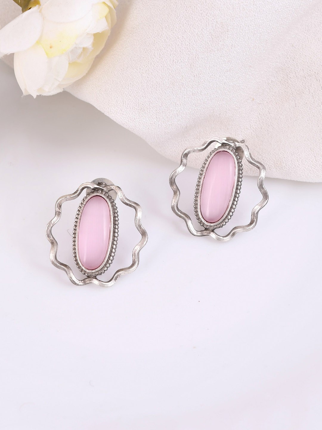 

DASTOOR Silver-Plated Contemporary Oxidised Stud Earrings