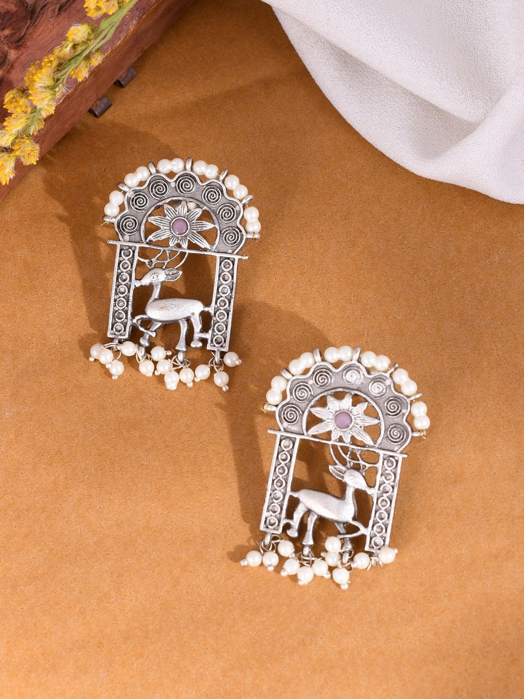 

DASTOOR Silver-Plated Animal Shaped Studs Earrings