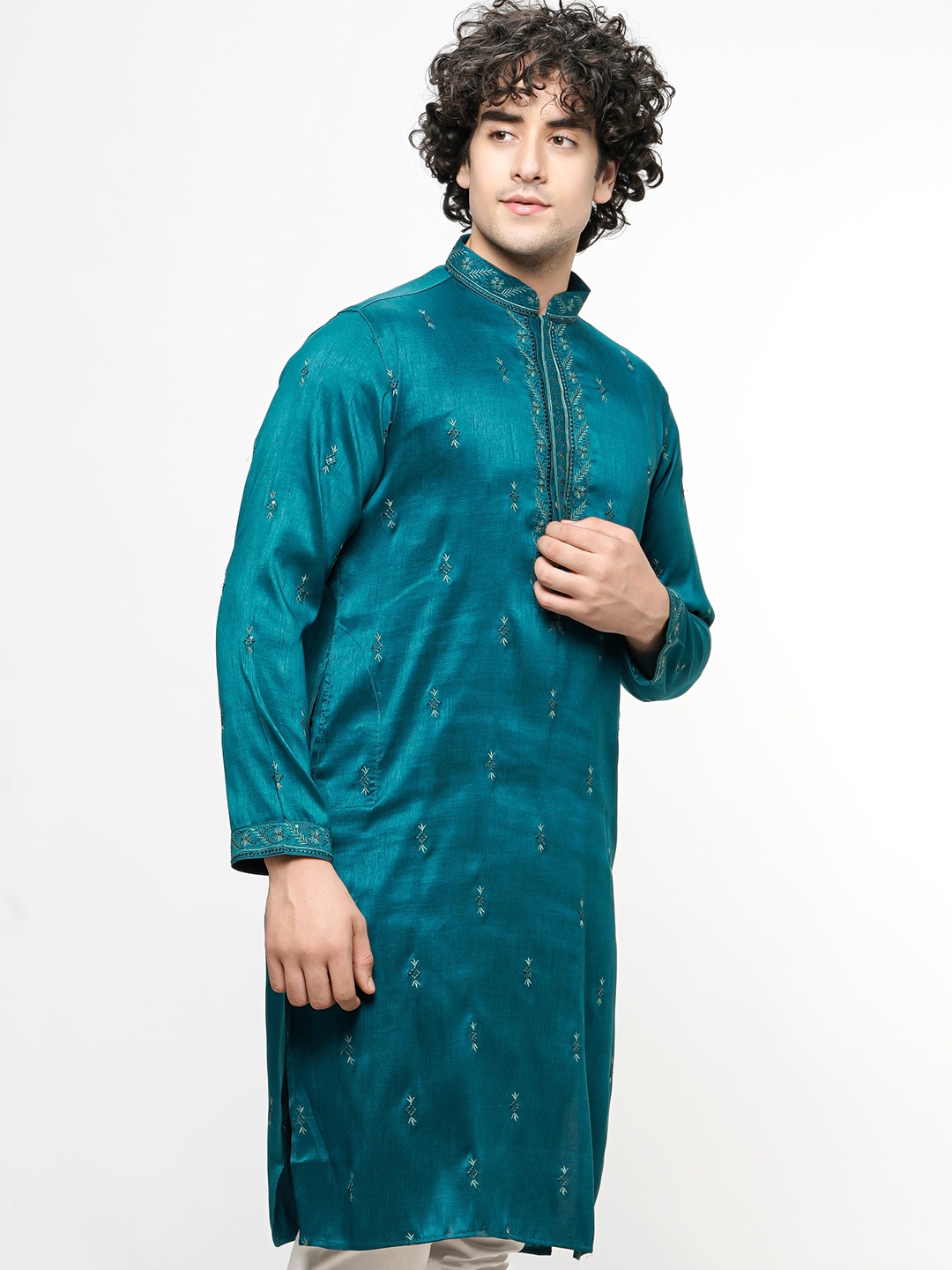 

MAAHI FABS Ethnic Motifs Thread Work Mandarin Collar Cotton Straight Kurta, Green