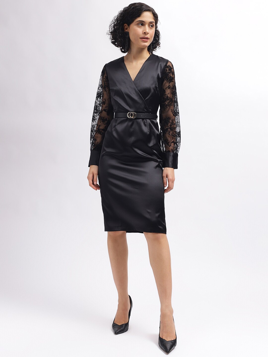 

CENTRESTAGE V-Neck Bodycon Knee Length Dress, Black