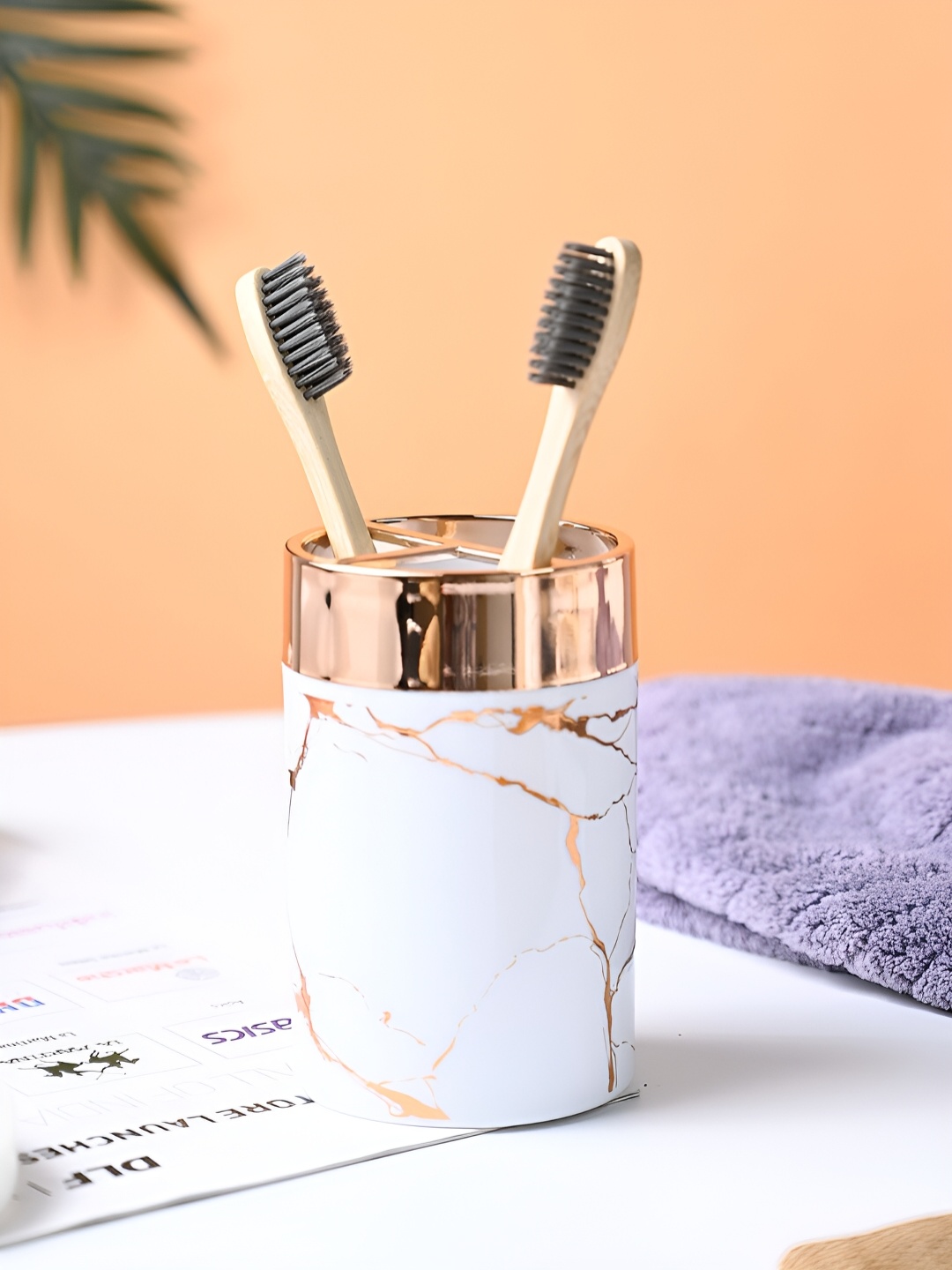 

MARKET99 White & Gold-Toned Textured Tooth Brush Holder