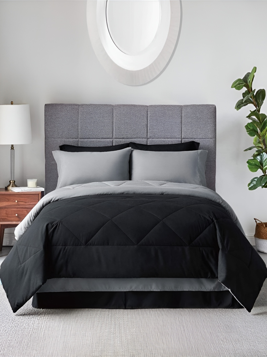 

RF RELAXFEEL Black & Grey Geometric Heavy Winter 233 GSM Double Bed Comforter