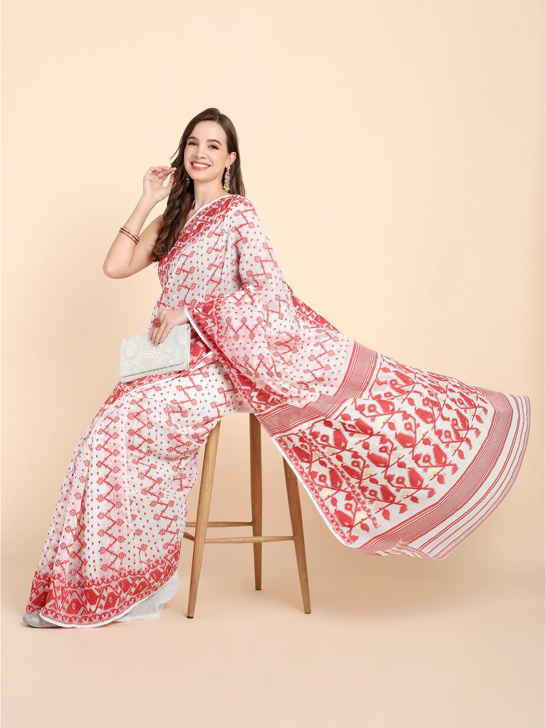 

Bong ButiQ Woven Design Jamdani Saree, White