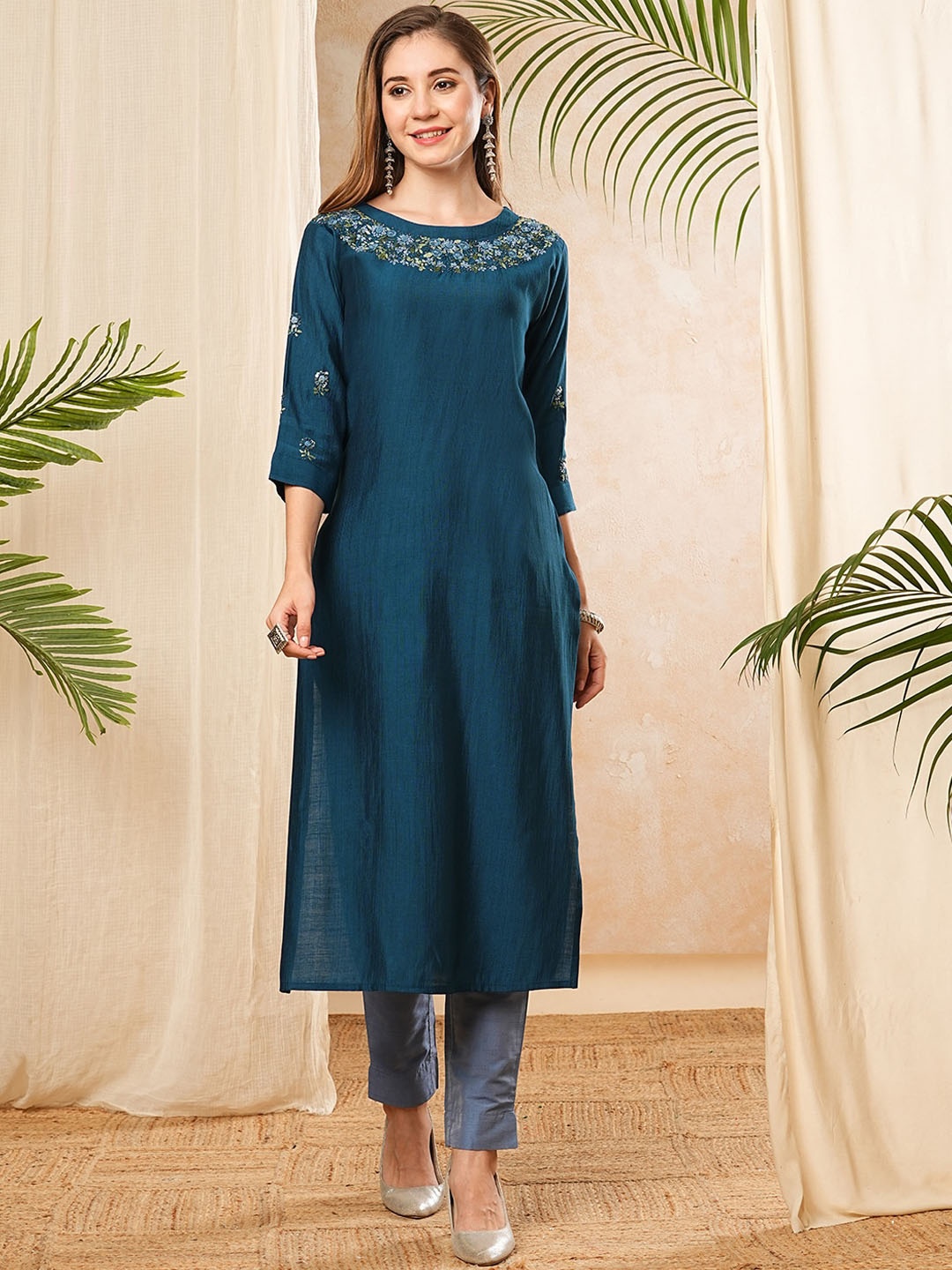 

FASHOR Floral Yoke Design Flared Sleeves Thread Work Kurta, Blue