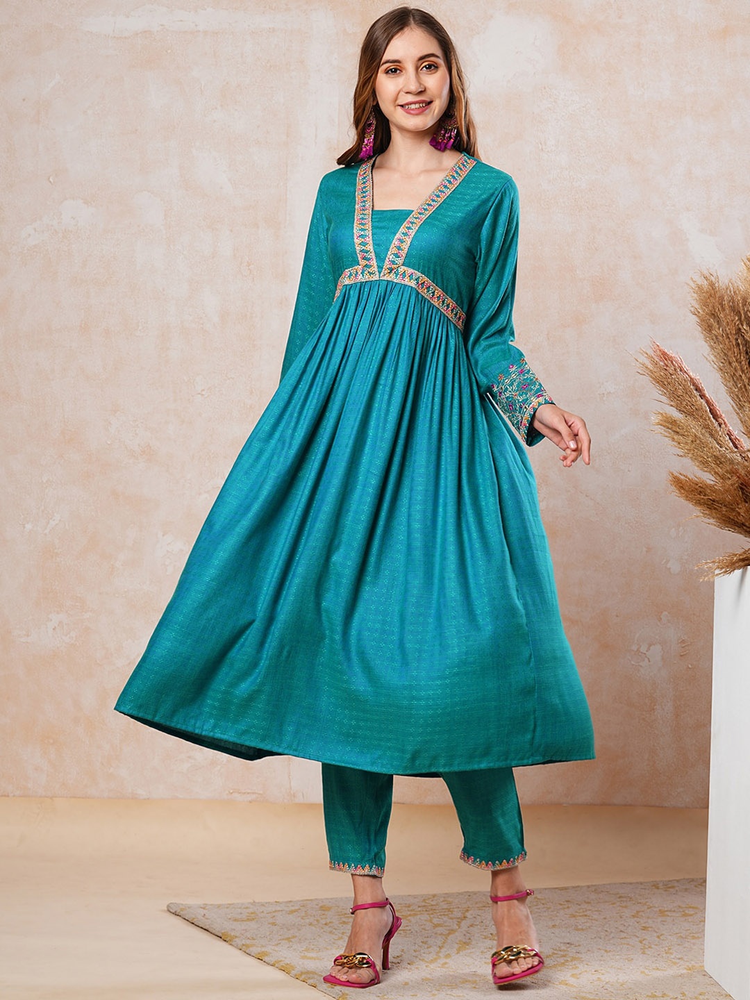 

FASHOR Blue Floral Woven Design V-Neck Sequinned Straight A-Line Kurta With Trouser, Turquoise blue