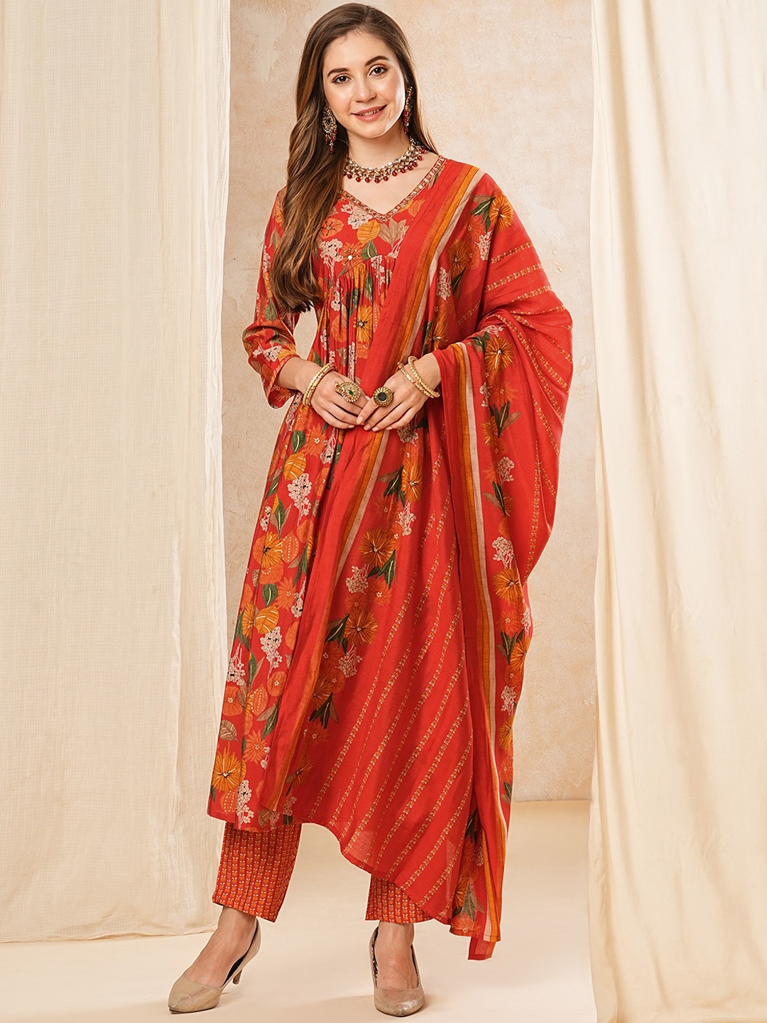 

FASHOR Floral Printed V-Neck Straight Kurta with Trousers & Dupatta, Red