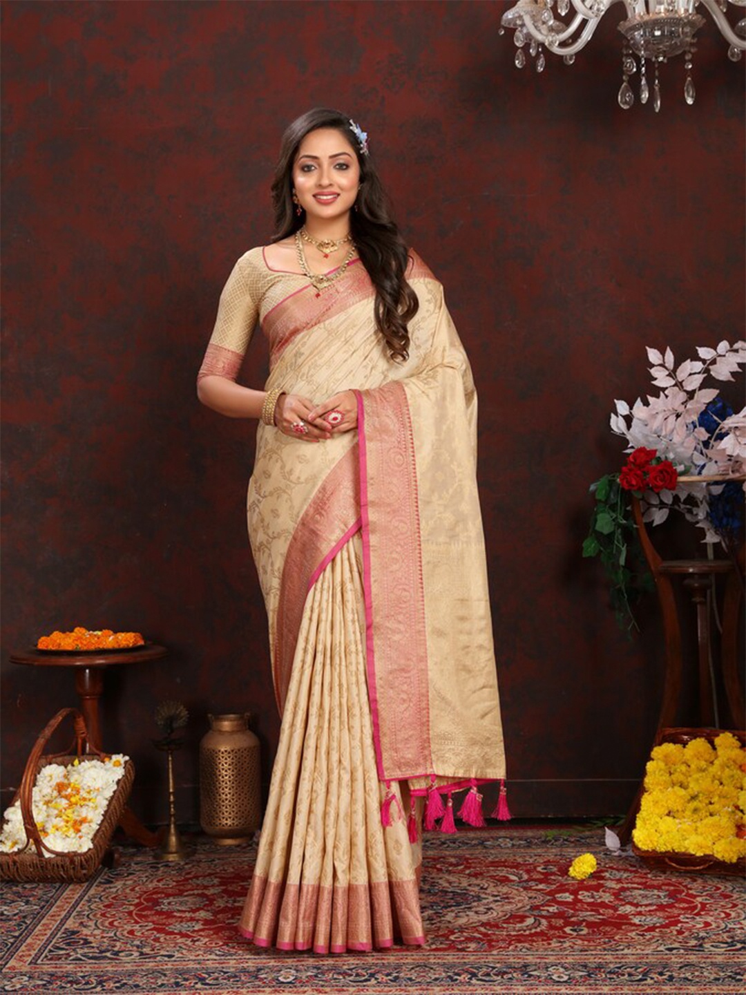 

CATCHY FOREVER Woven Design Zari Banarasi Saree, Cream