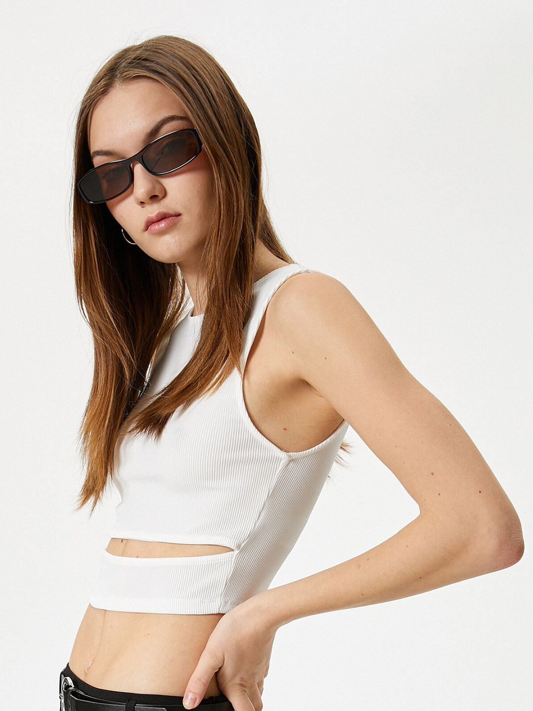 

Koton Round Neck Fitted Crop Top, White