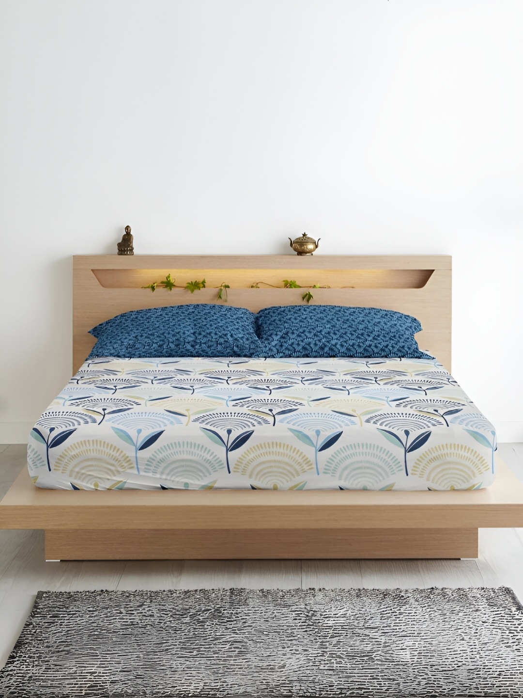 

Aurave White & Blue Floral 300 TC King Bedsheet with 2 Pillow Covers