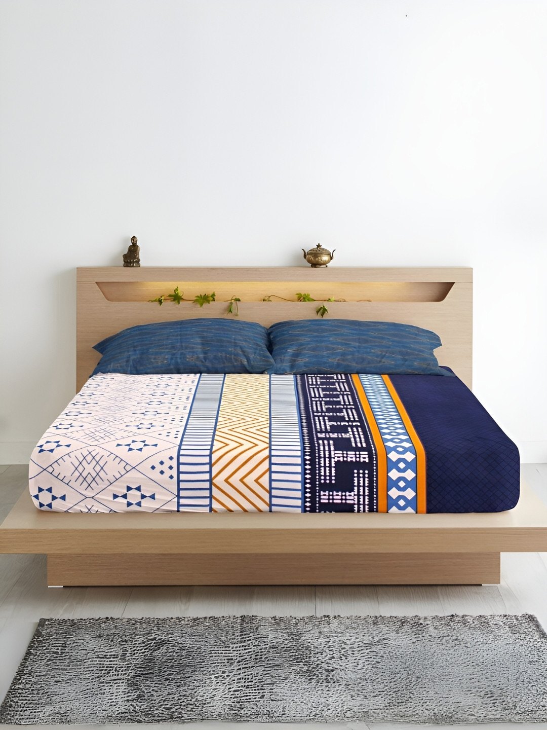 

Aurave Blue & Yellow Geometric 300 TC King Bedsheet with 2 Pillow Covers