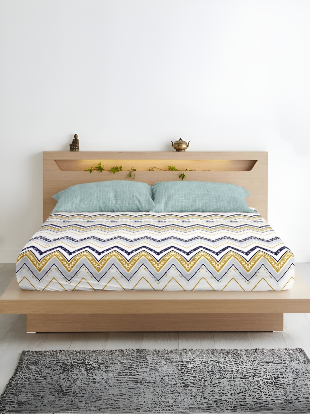 Aurave White & Blue Geometric 300 TC King Bedsheet with 2 Pillow Covers