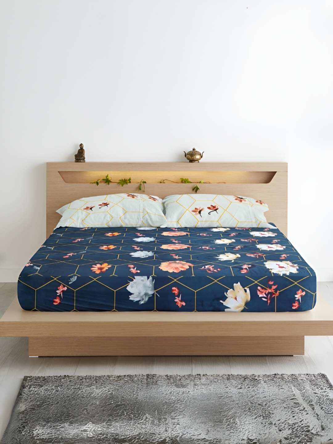 

Aurave Blue & White Floral 300 TC King Bedsheet with 2 Pillow Covers