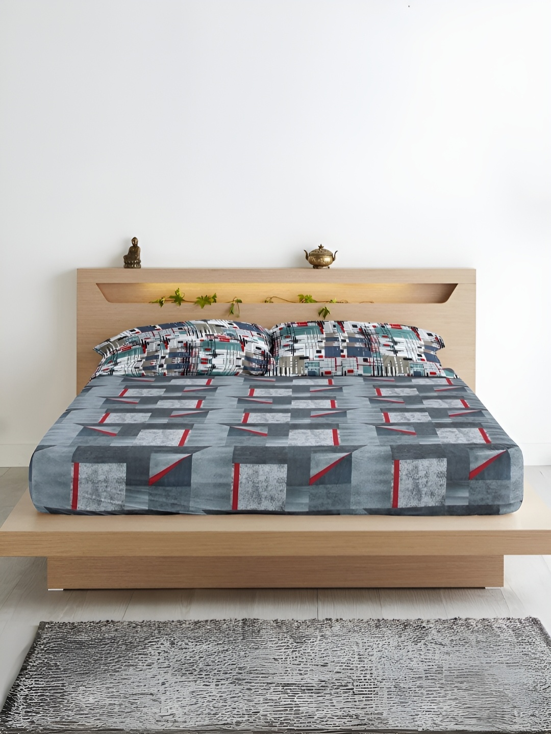 Aurave Grey & Red Geometric 300 TC King Bedsheet with 2 Pillow Covers