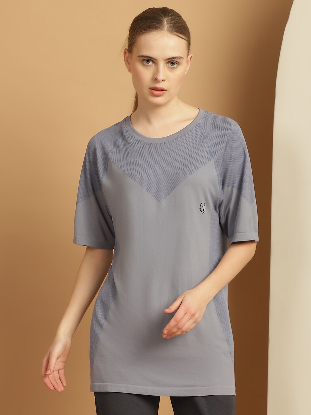 

VIMAL JONNEY Women Solid Drop-Shoulder Sleeves Oversized T-shirt, Grey