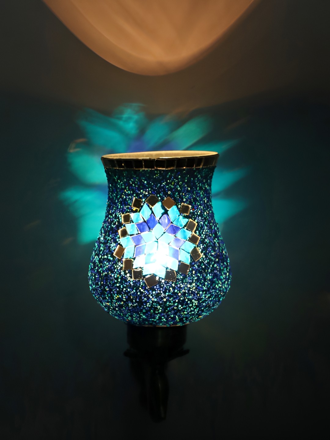 

1ST TIME White & Silver-Toned Textured Glass Traditional Wall Lamp