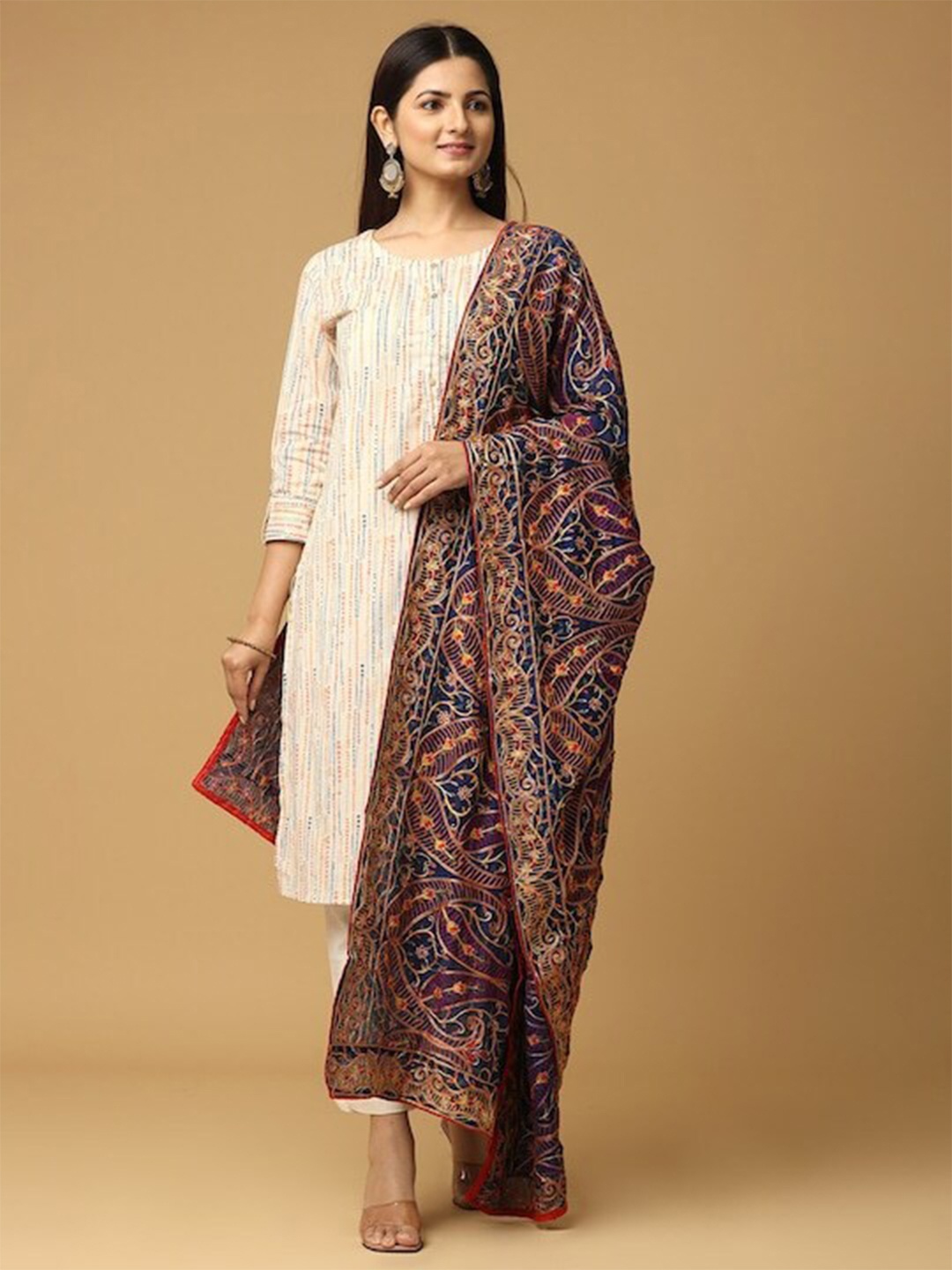 

PATLIPALLU Ethnic Motifs Embroidered Dupatta, Navy blue