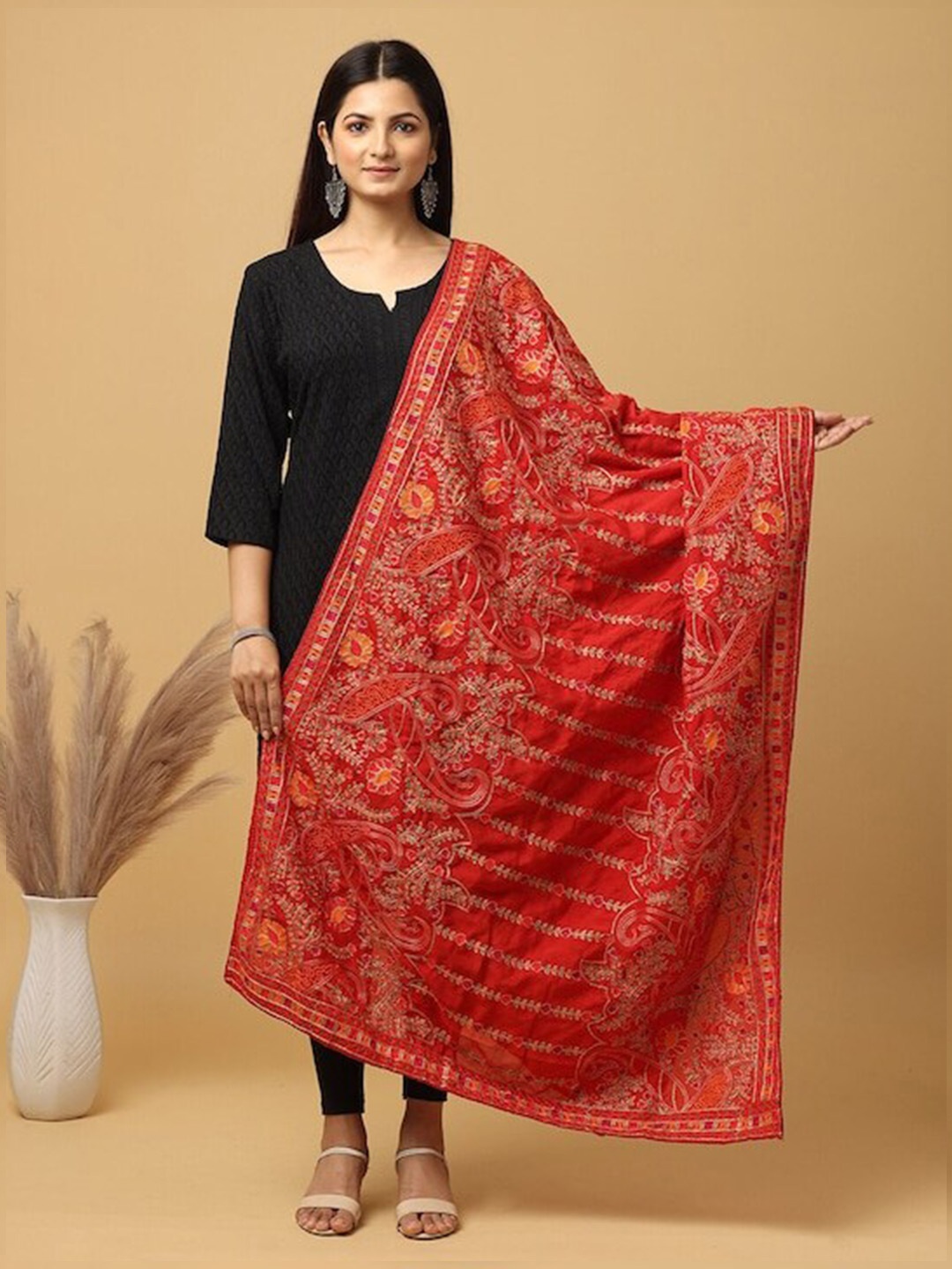 

PATLIPALLU Ethnic Motifs Embroidered Dupatta with Thread Work, Red