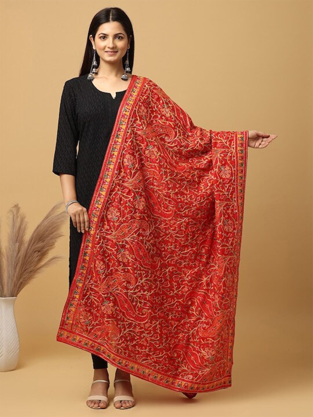 

PATLIPALLU Ethnic Motifs Kashmiri Embroidered Dupatta, Red