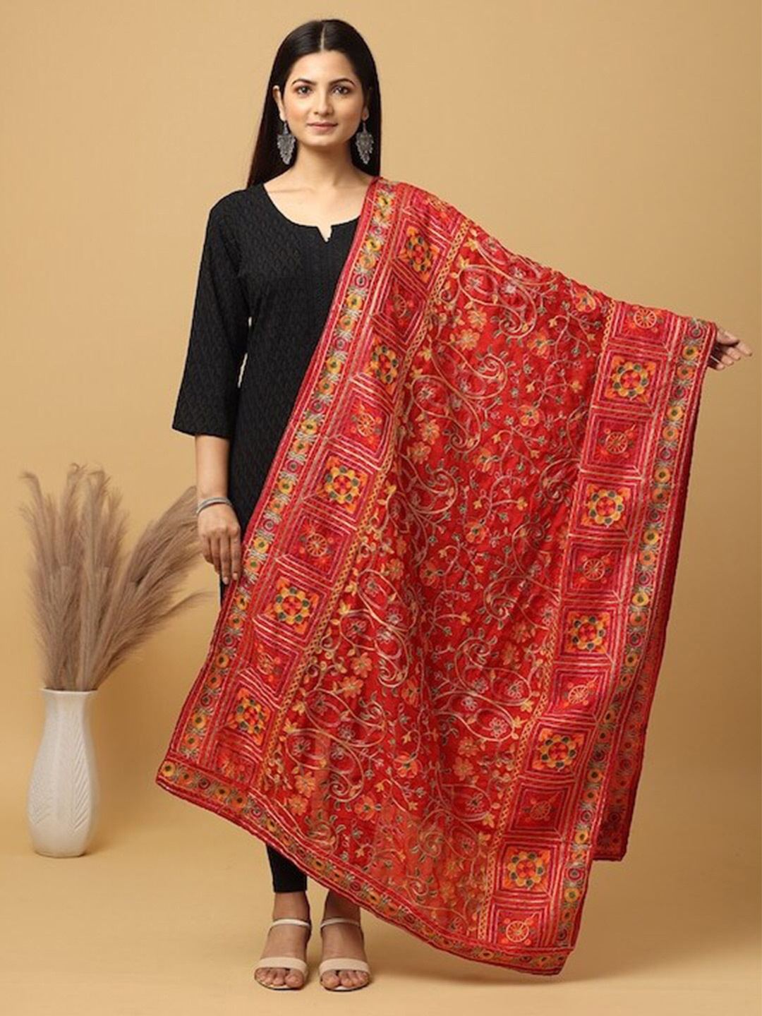 

PATLIPALLU Ethnic Motifs Embroidered Dupatta, Red