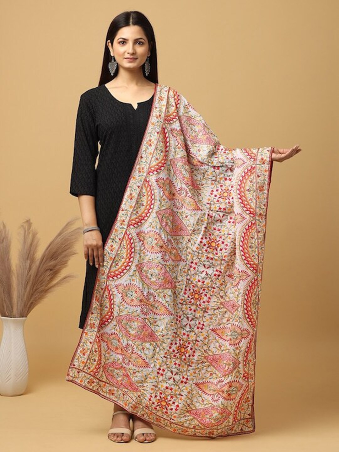 

PATLIPALLU Ethnic Motifs Embroidered Dupatta with Thread Work, White