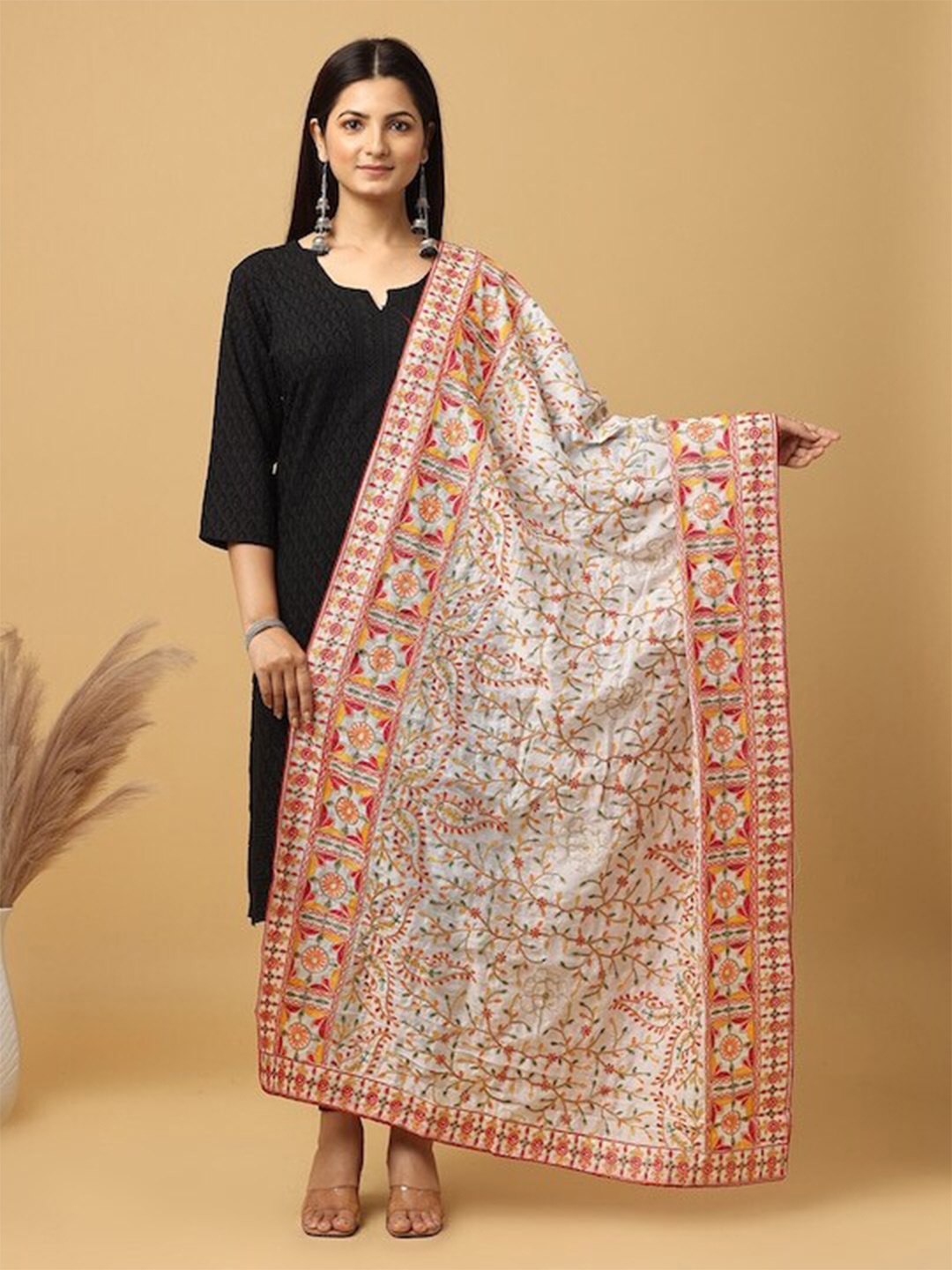 

PATLIPALLU Ethnic Motifs Embroidered Dupatta, White