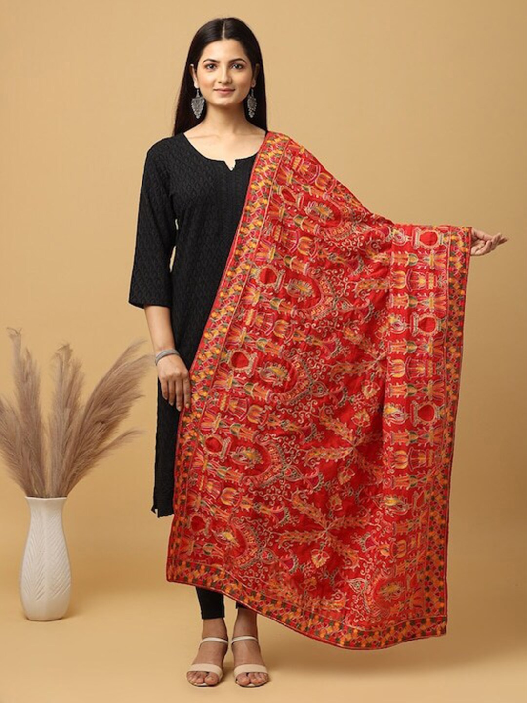 

PATLIPALLU Ethnic Motifs Embroidered Dupatta, Red