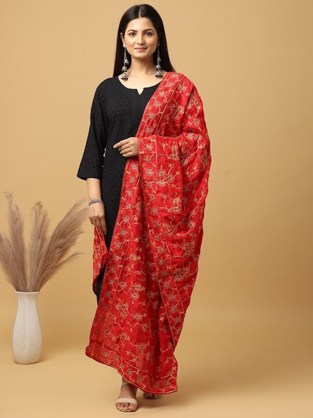 

PATLIPALLU Ethnic Motifs Kashmiri Embroidered Dupatta, Red