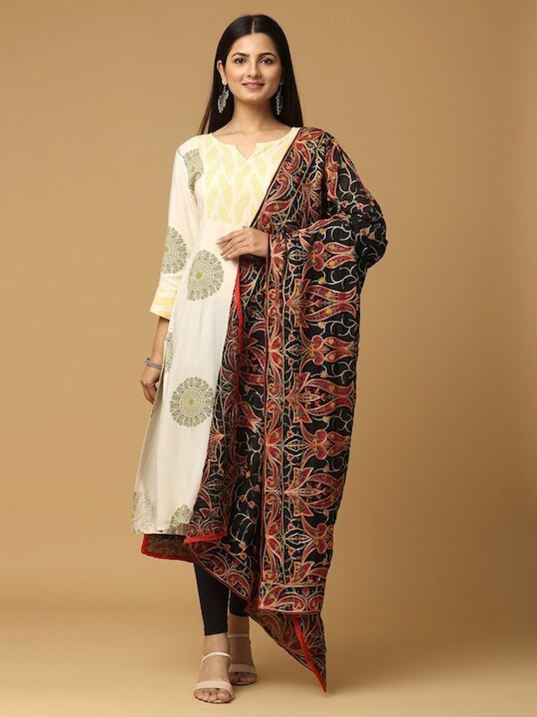 

PATLIPALLU Ethnic Motifs Kashmiri Embroidered Dupatta, Black