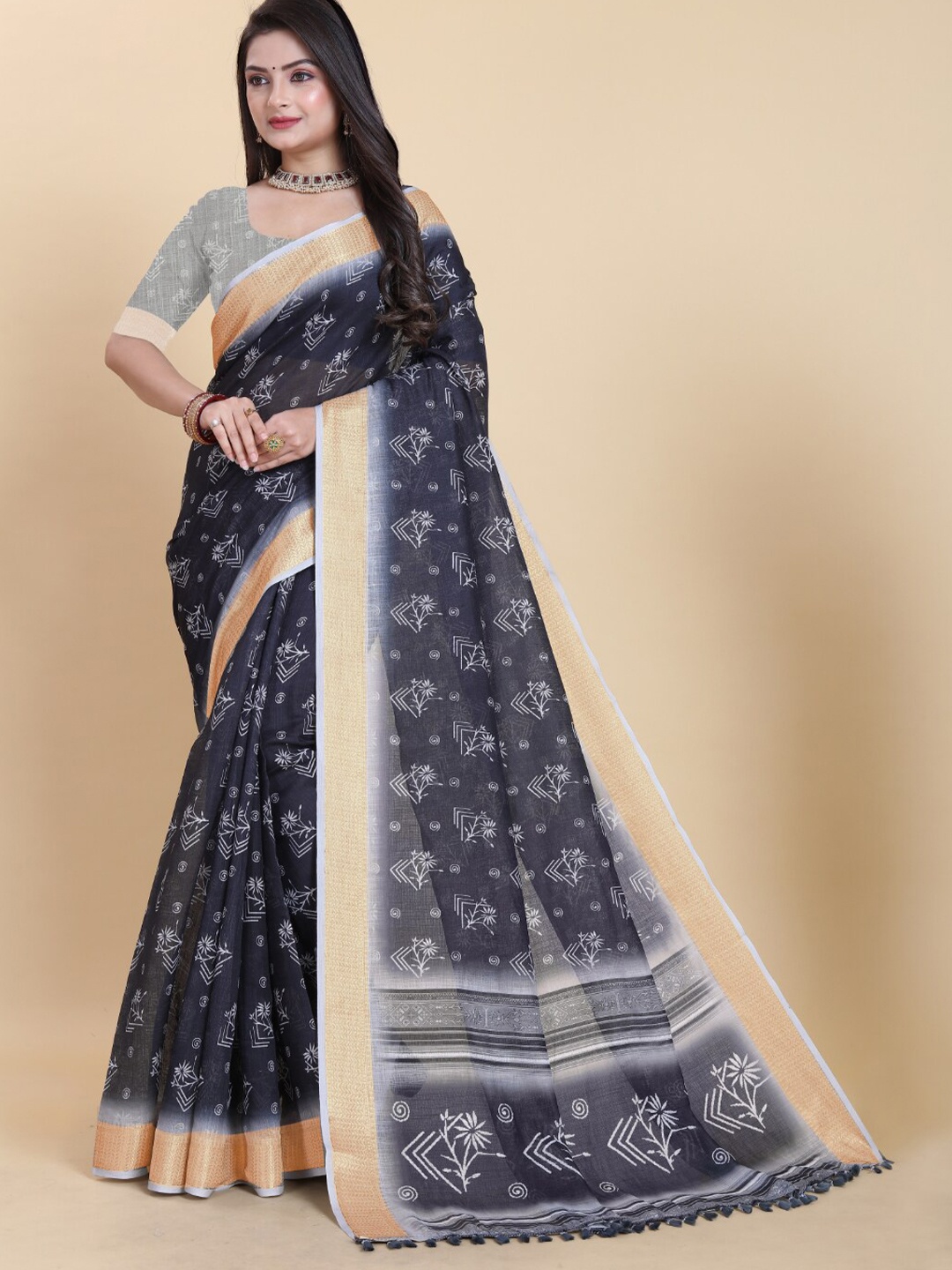 

Sanwariya Silk Floral Printed Chanderi Saree with Tassels, Black