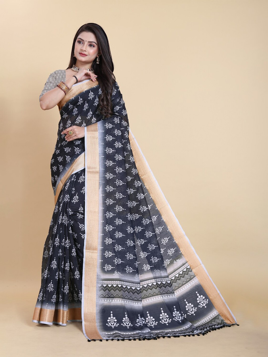 

Sanwariya Silk Floral Printed Chanderi Saree with Tassels, Black