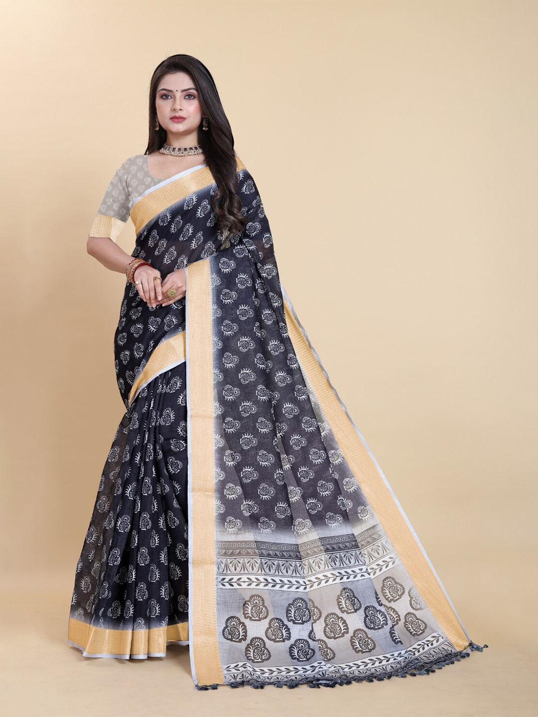 

Sanwariya Silk Floral Printed Chanderi Saree with Tassels, Black