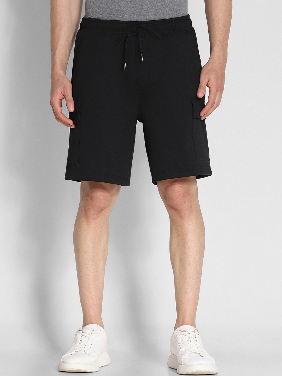 AMERICAN EAGLE OUTFITTERS Men Mid-Rise Cargo Shorts, Black