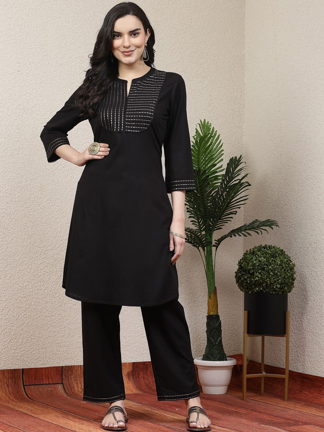

Nayam By Lakshita Yoke Design Regular Sequinned Linen Kurta With Palazzos, Black