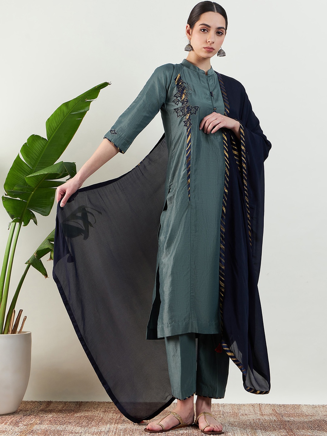 

STADO Floral Embroidered Regular Kurta with Trousers & With Dupatta, Green