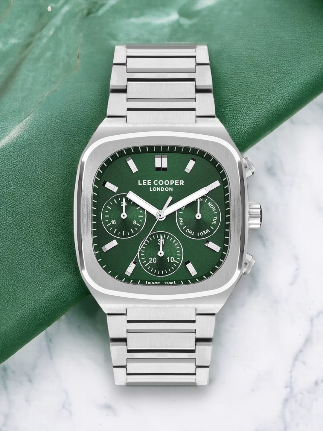 

Lee Cooper Men Textured Dial & Analogue Multi Function Watch LC07618.370, Green