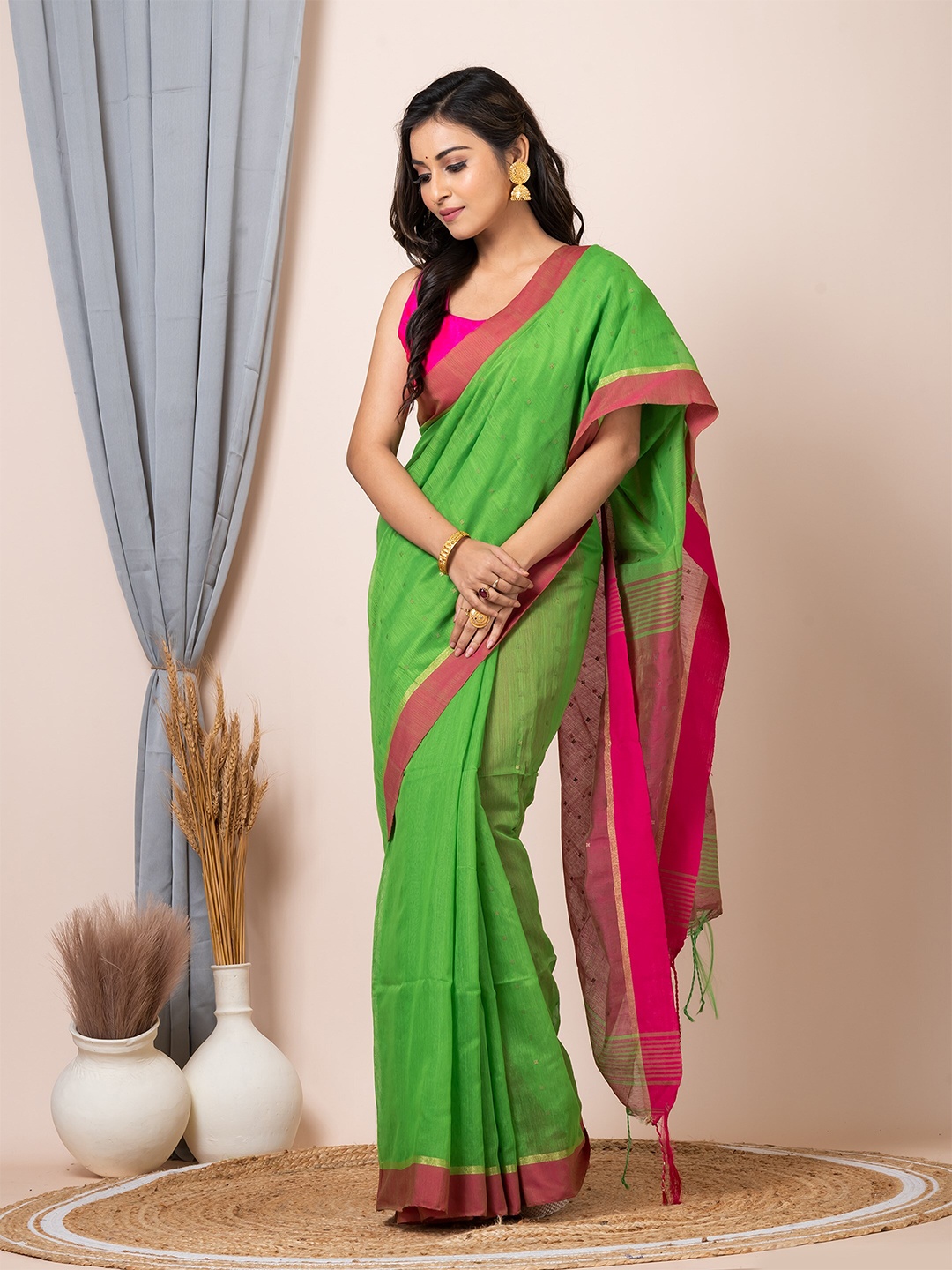 

HOUSE OF ARLI Woven Design Silk Cotton Saree, Green